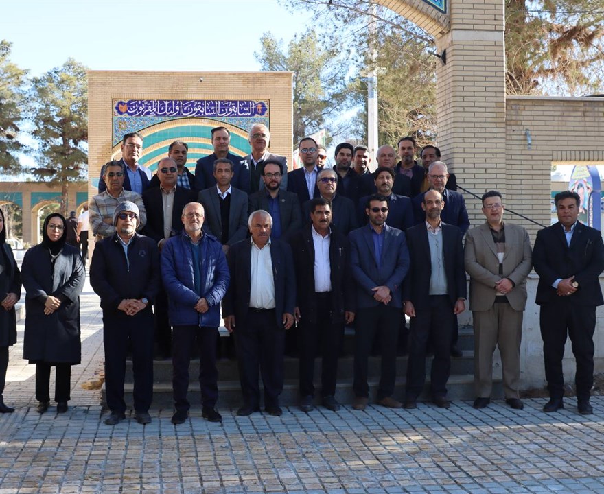 برگزاری آیین غبارروبی و عطرافشانی گلزار شهدای سیرجان همزمان با دهه فجر